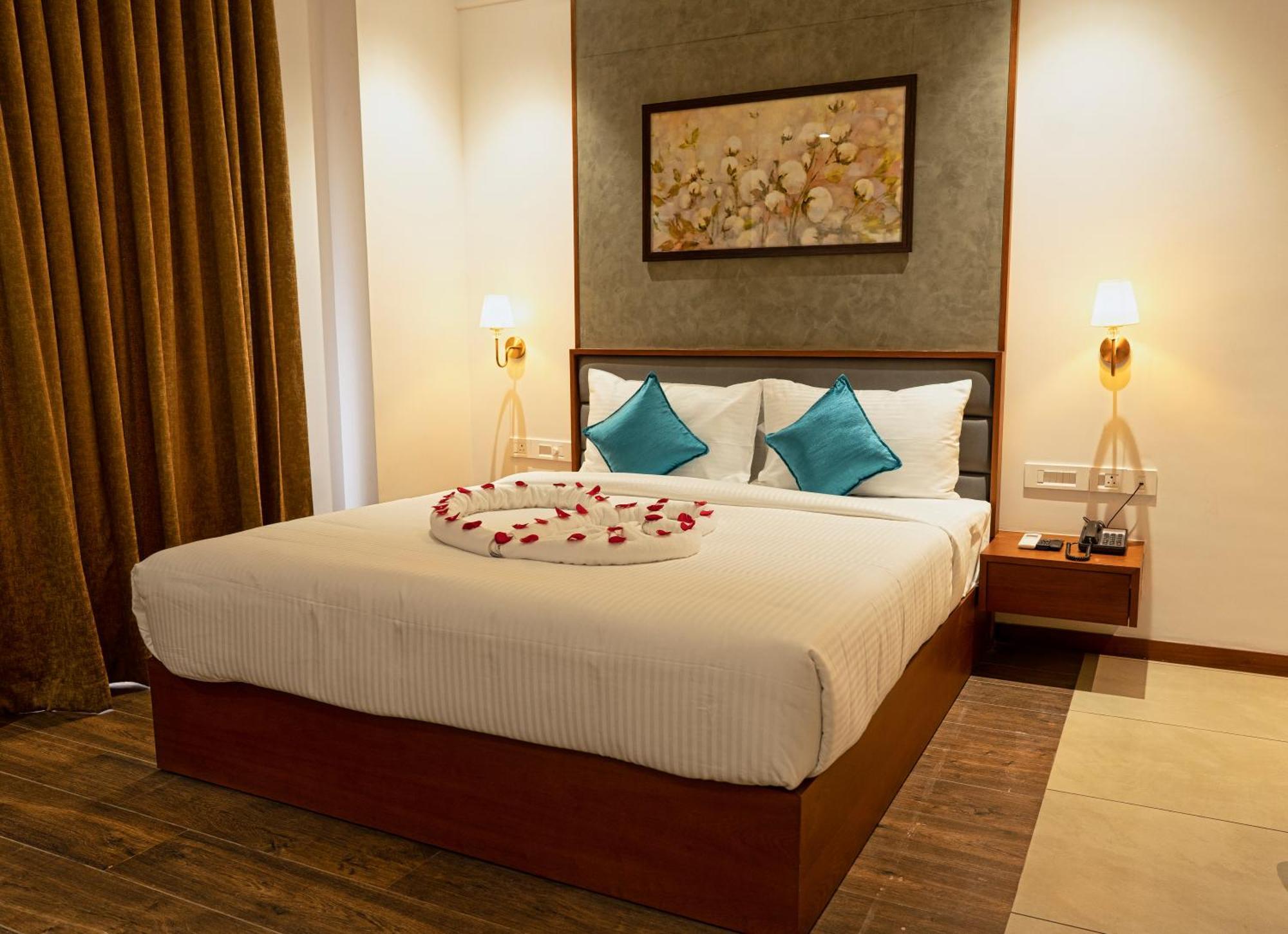 Gokulam Park Guruvayur Hotel Bagian luar foto