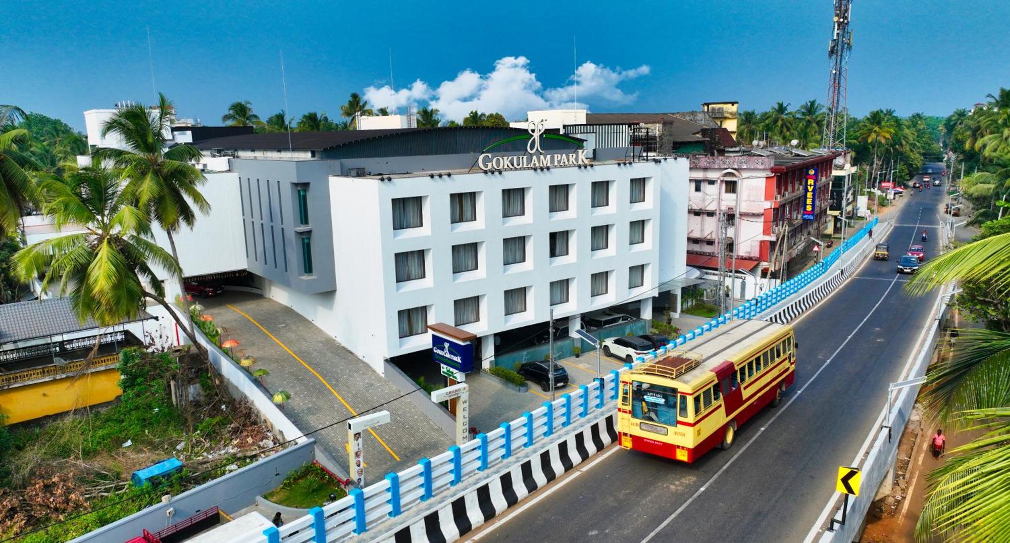 Gokulam Park Guruvayur Hotel Bagian luar foto